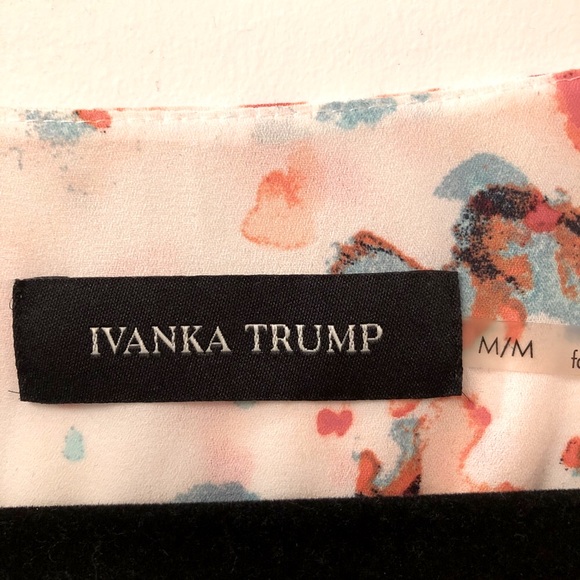 ✨2/$40✨ IVANKA TRUMP FLORAL BLOUSE V NECK - Picture 5 of 6